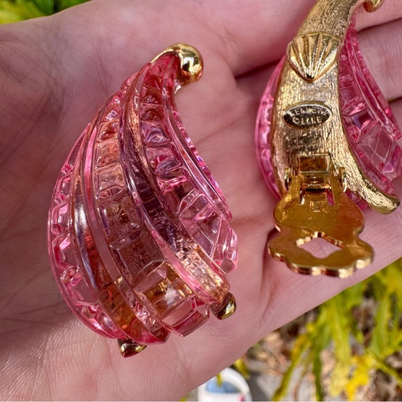 Vintage Kenneth Jay Lane Pink Lucite Clip Earrings Gold Tone 1980s Style New - Picture 3 of 5